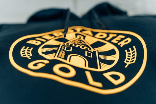 Bierstadter Gold Hoodie schwarz Logo groß